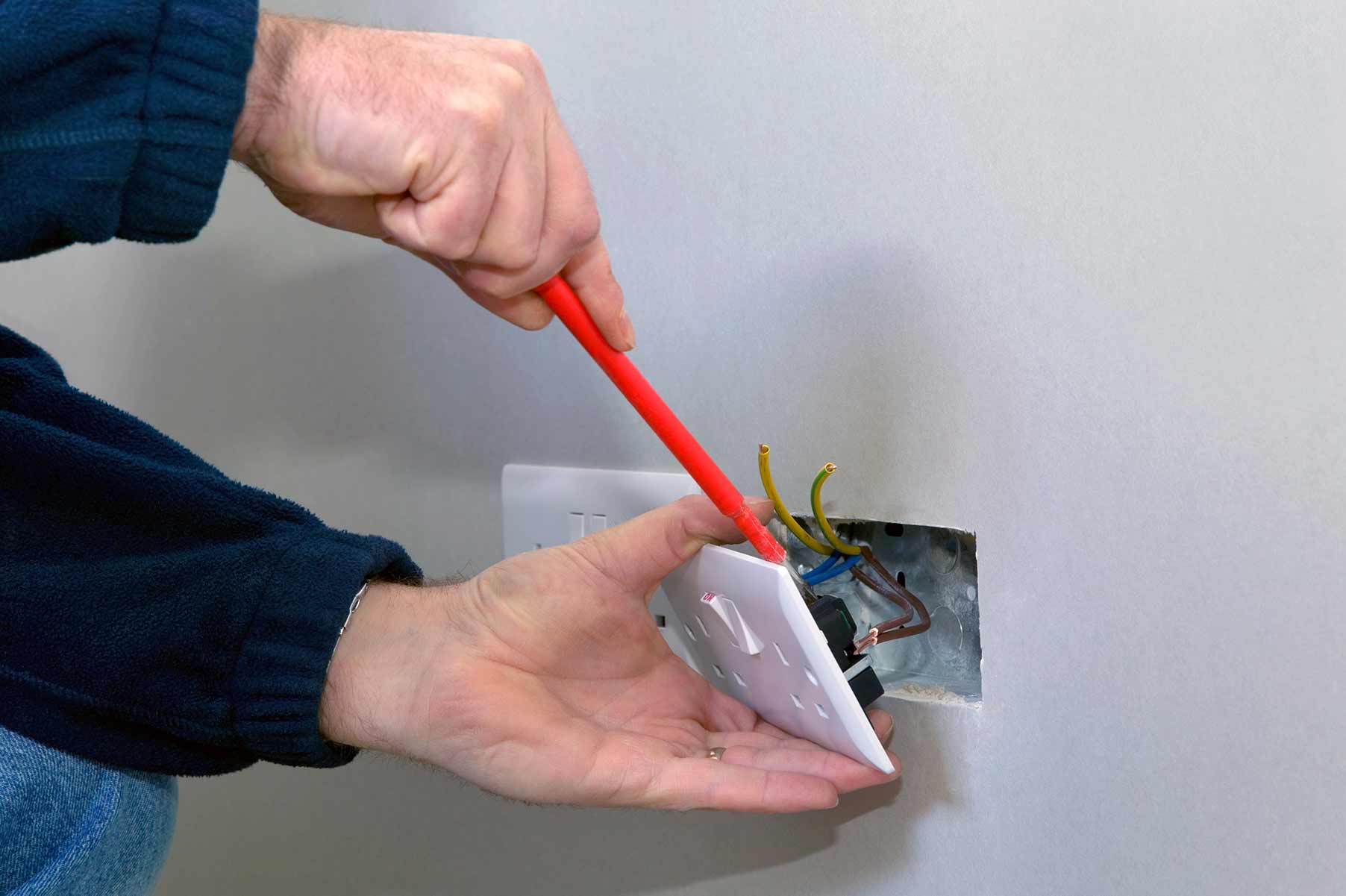 Our electricians can install plug sockets for domestic and commercial proeprties in West Croydon and the local area. 